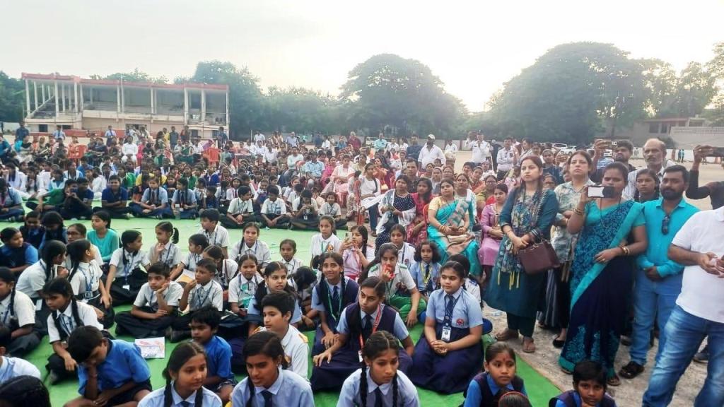 140 स्कूलों की विशाल चित्र प्रदर्शनी के जरिये लाई गई अपराधों के खिलाफ जागरूकता 140 स्कूलों की विशाल चित्र प्रदर्शनी के जरिये लाई गई अपराधों के खिलाफ जागरूकता