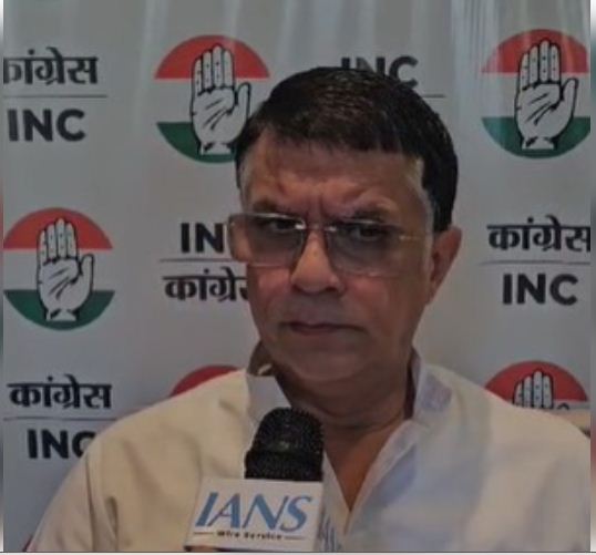 राहुल गांधी को प्रमाण पत्र देने वाले किरेन रिजिजू होते कौन हैं : पवन खेड़ा 