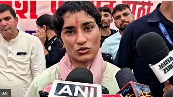 विनेश फोगाट हरियाणा की जुलाना सीट पर पिछड़ीं