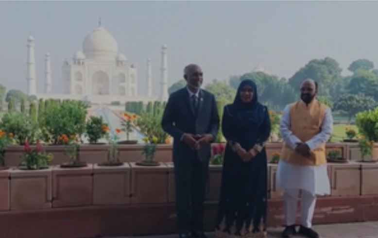 मालदीव के राष्ट्रपति मुइज्जू और उनकी पत्नी ने ताजमहल का किया दीदार 