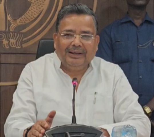 महाकुंभ में लगभग 50 करोड़ श्रद्धालुओं के आने की संभावना : मंत्री जयवीर सिंह 