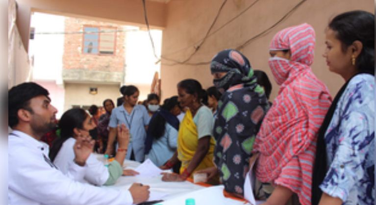 गरीबी रेखा के नीचे रहने वाली महिलाओं के लिए चलाया गया स्वास्थ्य अभियान 