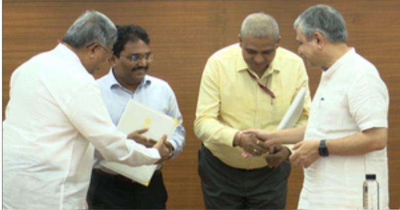 केंद्र और महाराष्ट्र सरकार मिलकर रोबोटिक्स पर करेंगे काम, अश्विनी वैष्णव बोले- युवाओं को मिलेगा लाभ 