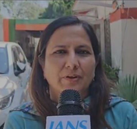 राहुल गांधी अपने हितों को ऊपर देश हित को नीचे रखते हैं: कमलजीत सहरावत