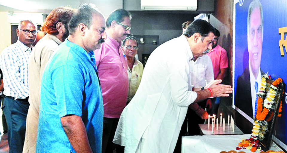 चेम्बर पदाधिकारियों, कार्यकरिणी सदस्यों एवं व्यापारिक संघों ने रतन टाटा को दी श्रद्धांजलि