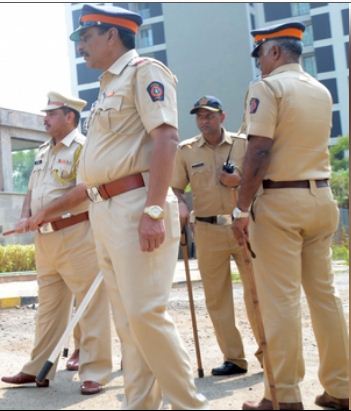 महाराष्ट्र के मुख्यमंत्री, दोनों उपमुख्यमंत्रियों के आवासों पर सुरक्षा बढ़ाई गई 