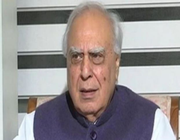 हर चुनाव में ईवीएम का दुरुपयोग होता रहा है : कपिल सिब्बल 