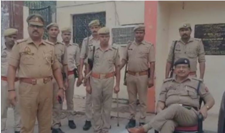 बहराइच हिंसा के बाद भारी संख्या में पुलिस बल तैनात, सीएम बोले- आरोपियों को नहीं बख्शेंगे 