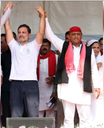 सपा के लिए कांग्रेस का साथ रखना क्यों बना मजबूरी? 