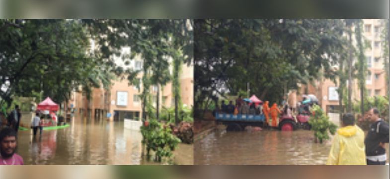बंगलुरु में भारी बारिश से कई इलाकों में भरा पानी, लोगों को आने-जाने में हो रही परेशानी 
