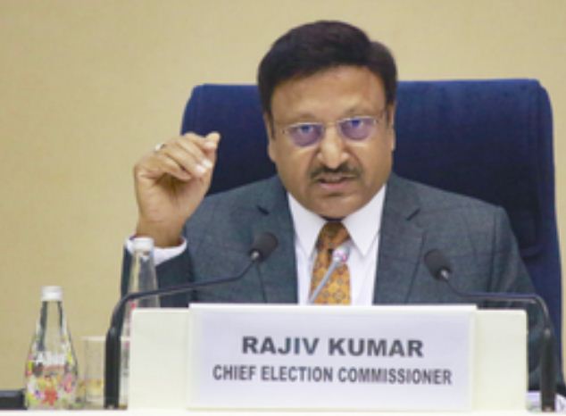 पिथौरागढ़ में मुख्‍य चुनाव आयुक्‍त राजीव कुमार के हेलीकॉप्टर की इमरजेंसी लैंडिंग 