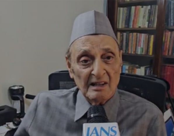 भारत-पाक के बीच द्विपक्षीय वार्ता आवश्यक, लेकिन पहले आतंकवाद रोके पाकिस्तान : कर्ण सिंह 