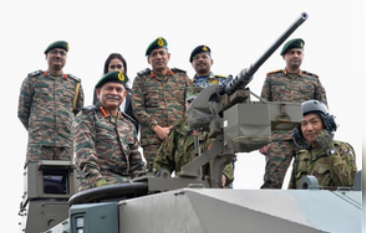 सेनाध्यक्ष ने किया आधुनिक जापानी उपकरणों का मुआयना 