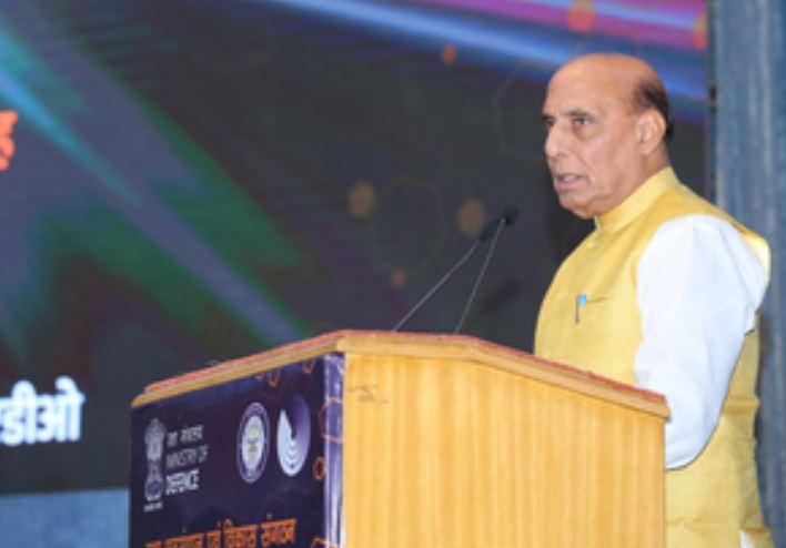 ड्रोन, स्पेस डिफेंस और जैविक हथियार डिफेंस सेक्टर के लिए चुनौती : राजनाथ सिंह 