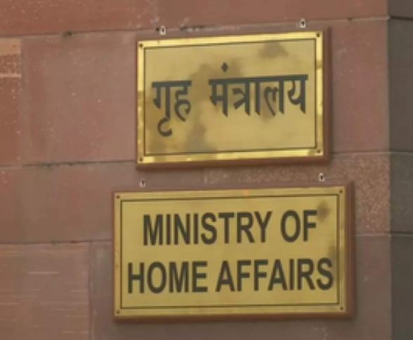 विमानों में बम की धमकियां: गृह मंत्रालय ने की हाई लेवल मीटिंग, अधिकारियों से मांगी जानकारी 