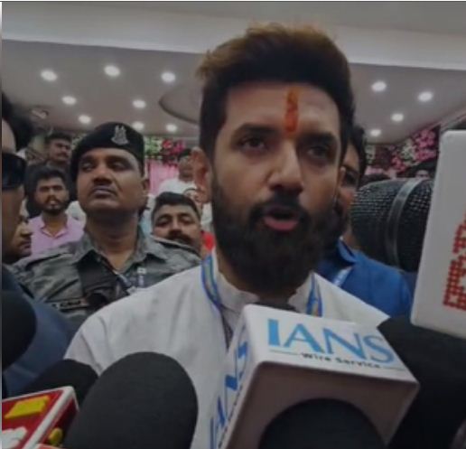 एनडीए से कोई नाराजगी नहीं, पीएम मोदी से मेरा कोई विवाद होना असंभव : चिराग पासवान 