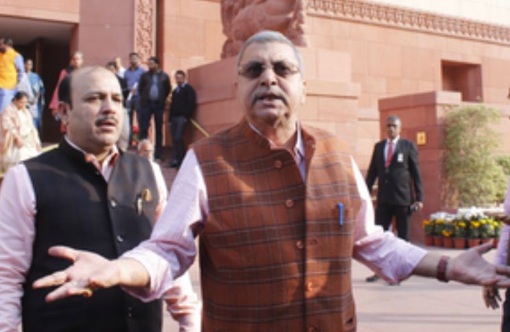 जेपीसी की बैठक में टीएमसी सांसद कल्याण बनर्जी ने फोड़ी बोतल, एक सत्र के लिए निलंबित