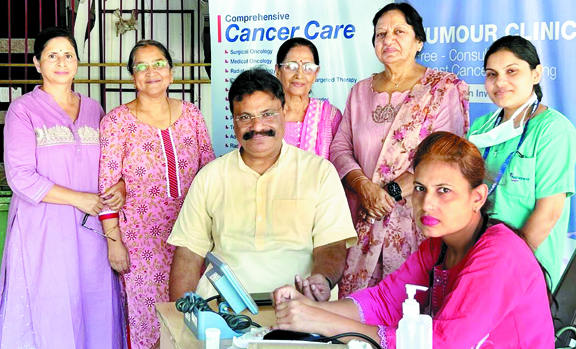 महिला चेंबर एवं एमएमआई ने 100 से ज्यादा महिलाओं को किया स्तन कैंसर पर जागरूक 