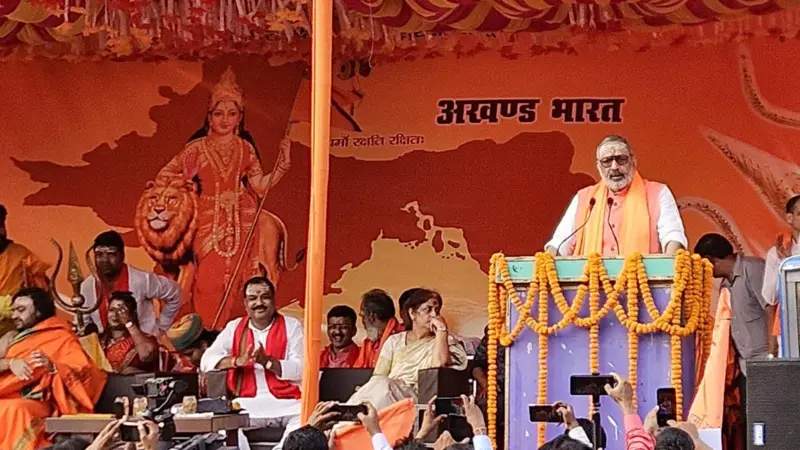 गिरिराज सिंह बिहार में ‘हिंदू स्वाभिमान यात्रा’ से अपना हित साध रहे हैं या बीजेपी का?