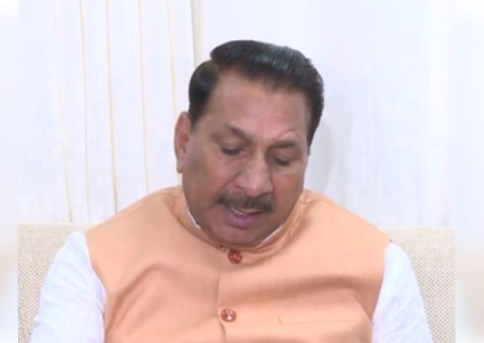 मध्य प्रदेश में खाद पर सियासी संग्राम; कृषि मंत्री ने कहा, 'राज्य में मौजूद है पर्याप्त खाद स्टॉक'