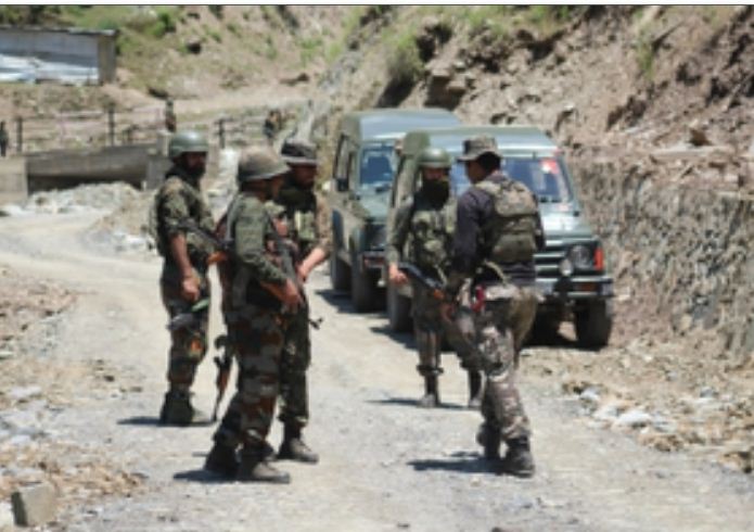 जम्मू-कश्मीर में आतंकी हमले में मरने वालों की संख्या बढ़ी, अब तक तीन जवान शहीद 