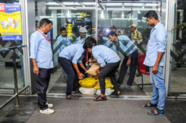 चक्रवात दाना : पश्चिम बंगाल में 15 घंटे बाद विमान सेवा बहाल 