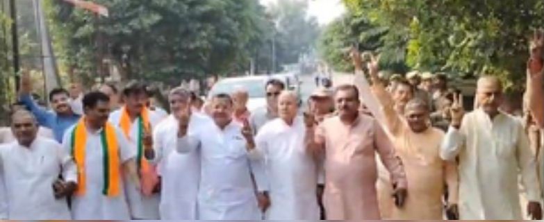 भाजपा उम्मीदवार अनुजेश यादव ने करहल से दाखिल किया नामांकन 