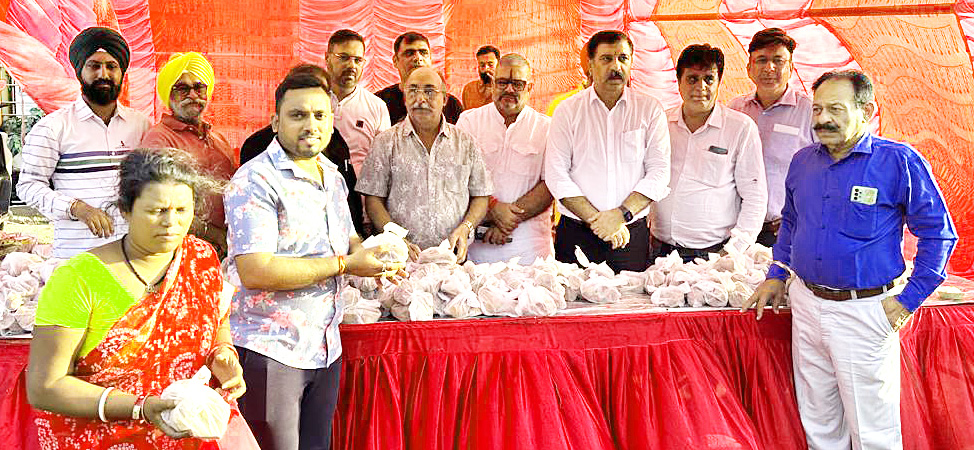 दीप वितरण से समाज के अंतिम पायदान पर स्थित लोगों के घरों में उजाला फैलाने का लक्ष्य-पारवानी