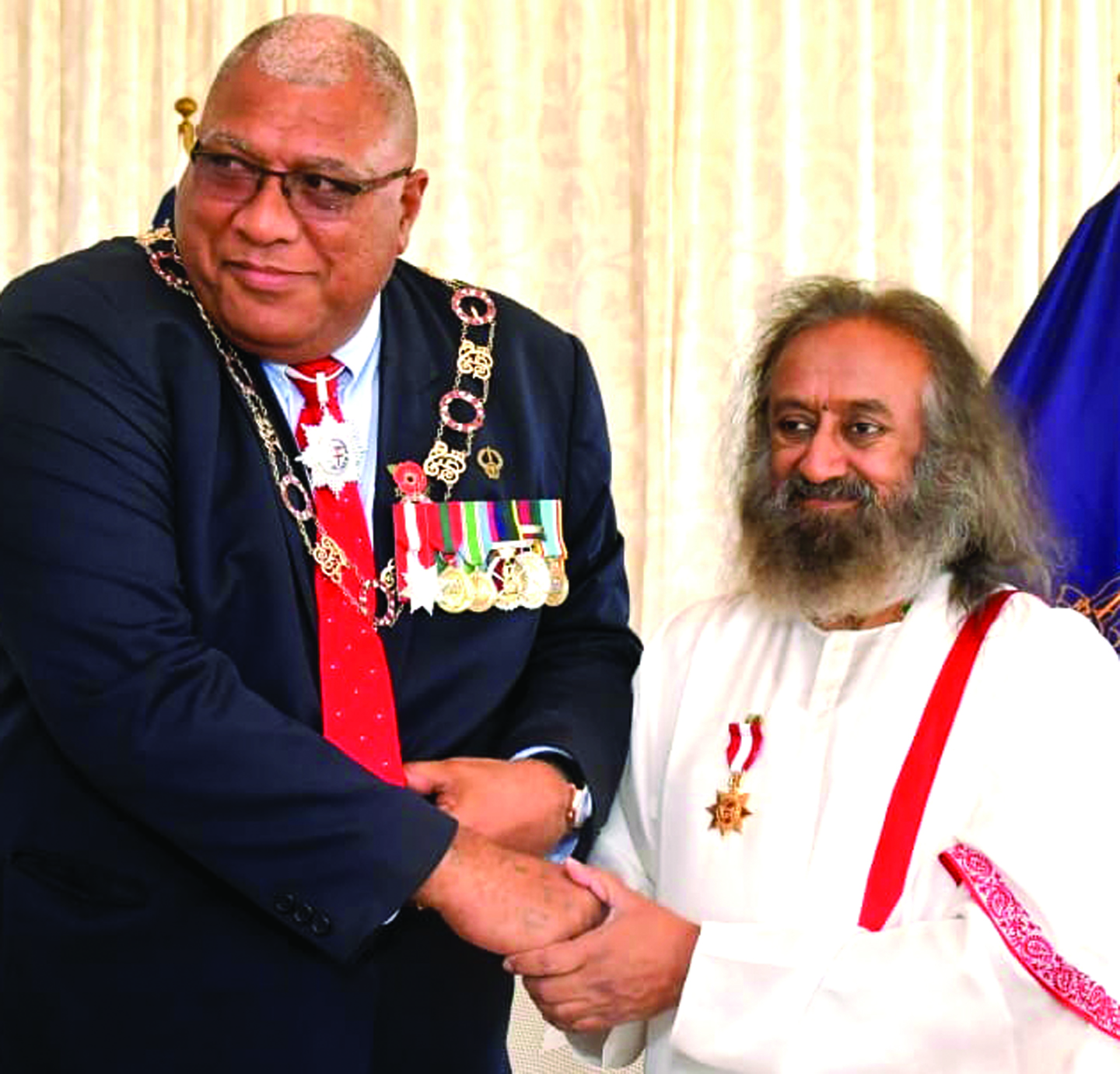 फिजी गणराज्य ने गुरुदेव श्रीश्री रवि शंकर को सर्वोच्च नागरिक पुरस्कार से किया सम्मानित