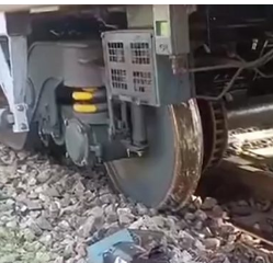 प्रतापगढ़ में शंटिंग के दौरान ट्रेन के दो डिब्बे पटरी से उतरे