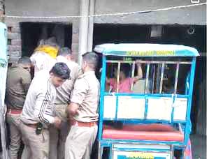 बिजनौर: शख्स ने आपसी विवाद के चलते पत्नी की हत्या की, खुद ने भी खाया जहर