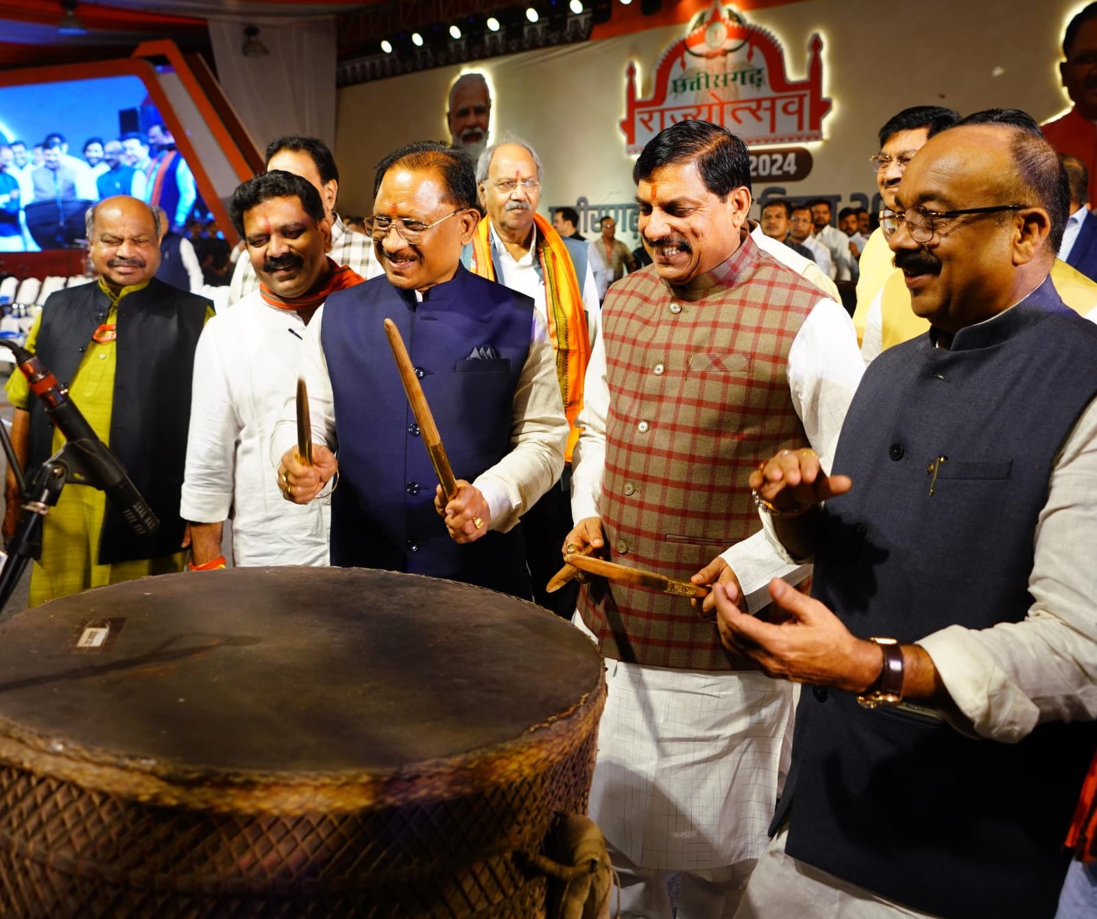 मानव-हाथी संघर्ष के मुद्दे पर छत्तीसगढ़ के मुख्यमंत्री साय से चर्चा करेंगे : मोहन यादव मानव-हाथी संघर्ष के मुद्दे पर छत्तीसगढ़ के मुख्यमंत्री साय से चर्चा करेंगे : मोहन यादव