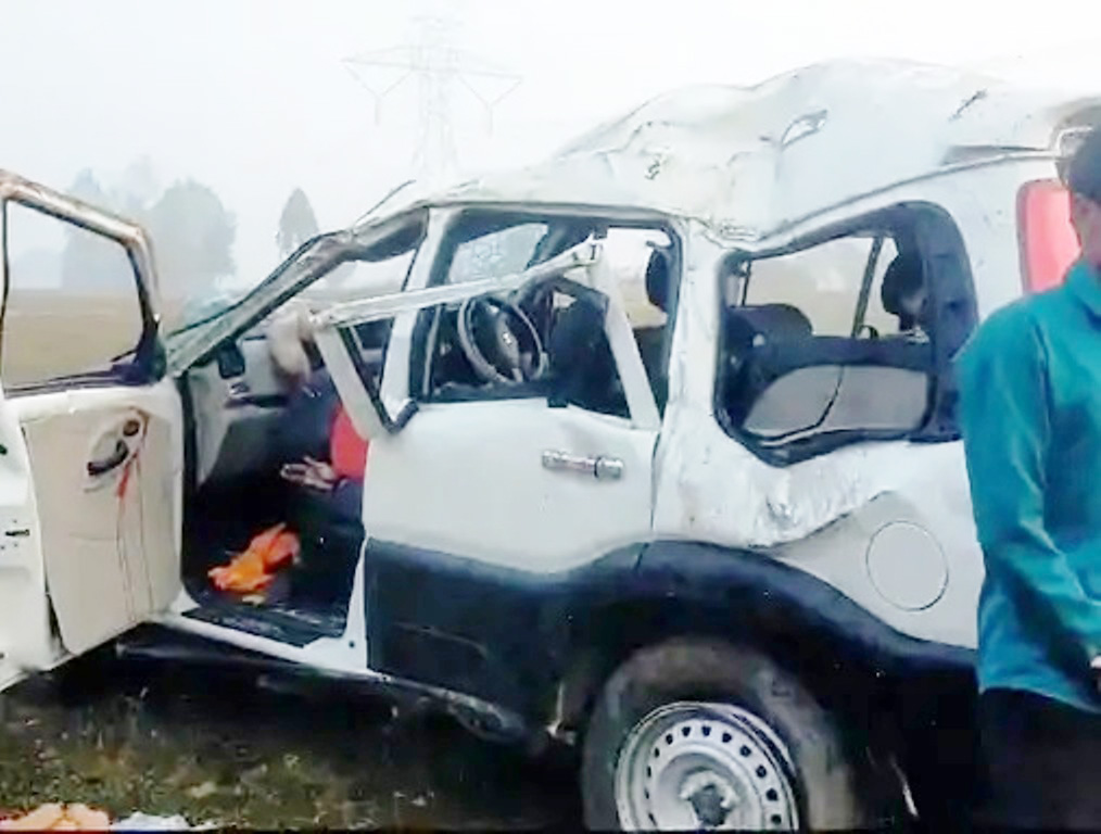जीपीएम जिले में पुलिस गाड़ी पलटने से एसआई की मौत, एक सिपाही घायल जीपीएम जिले में पुलिस गाड़ी पलटने से एसआई की मौत, एक सिपाही घायल