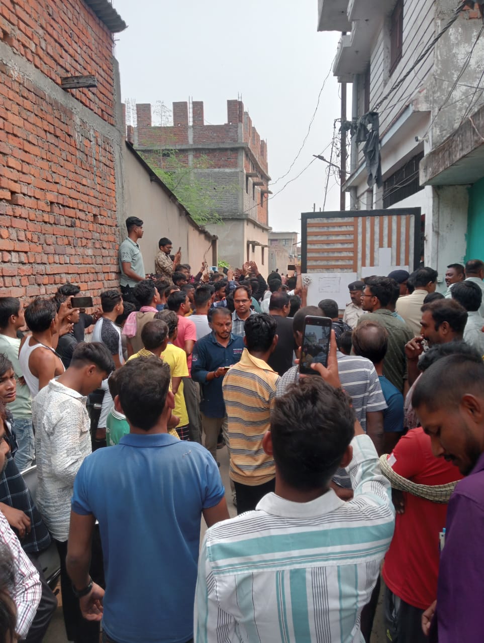 ईसाई प्रार्थना सभा में हंगामा, कुछ को पीटा गया ईसाई प्रार्थना सभा में हंगामा, कुछ को पीटा गया