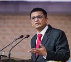 जस्टिस चंद्रचूड की एक साथ आलोचना और प्रशंसा दोनों क्यों हो रही है?