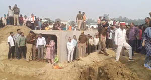 कासगंज में दर्दनाक हादसा, मिट्टी की ढाय में दबने से 4 की मौत, राहत एवं बचाव कार्य जारी 