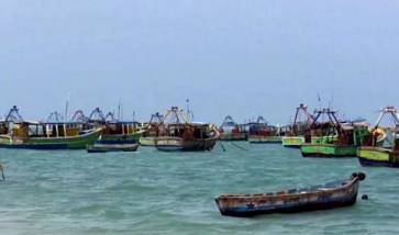 श्रीलंका की नौसेना ने तमिलनाडु के 12 मछुआरों को पकड़ा