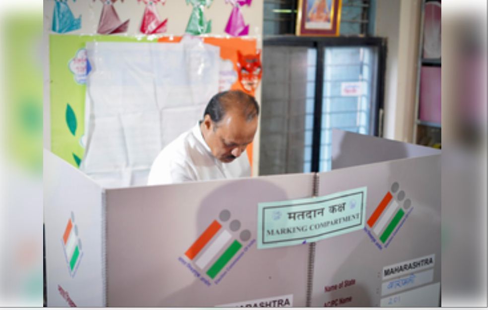 महाराष्ट्र विधानसभा चुनाव, डिप्टी सीएम अजित पवार ने किया मतदान 