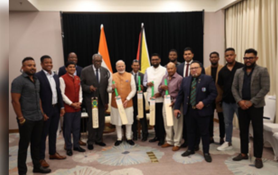 प्रधानमंत्री नरेंद्र मोदी से मुलाकात के बाद प्रभावित हुए क्लाइव लॉयड, कहा- उनके जैसे और पीएम चाहिए 