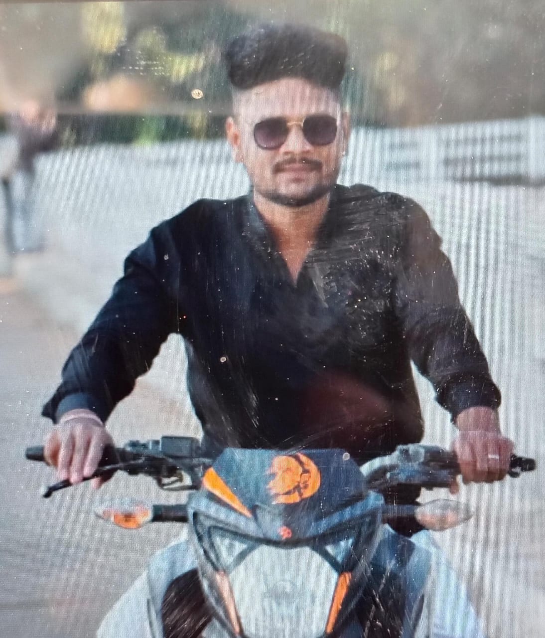 वाहन ने रौंदा, एक की मौत, दूसरा घायल