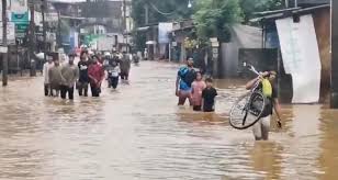 श्रीलंका में भारी बारिश के कारण आई बाढ़ में छह बच्चों समेत आठ लोग लापता