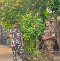 झारखंड : 15 लाख रुपये का इनामी माओवादी ‘कमांडर’ संगठन की अंदरूनी कलह में मारा गया