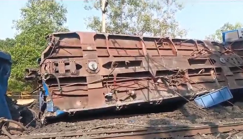 29 घंटे की मशक्कत के बाद डाउन लाइन बहाल, करोड़ों का नुकसान