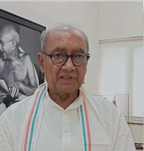 मध्य प्रदेश में मनरेगा योजना में तय नियमों का खुला उल्लंघन : दिग्विजय सिंह 