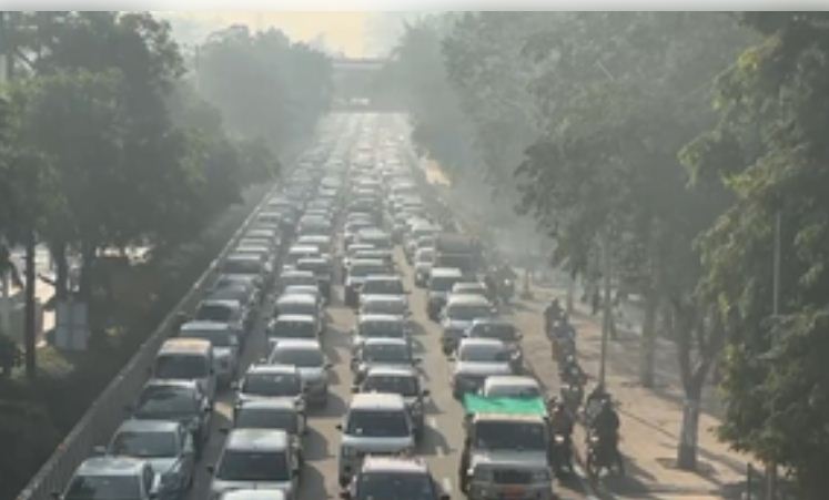 किसानों के दिल्ली कूच को लेकर बॉर्डर पर हो रही है चेकिंग, लगा हुआ है लंबा जाम 