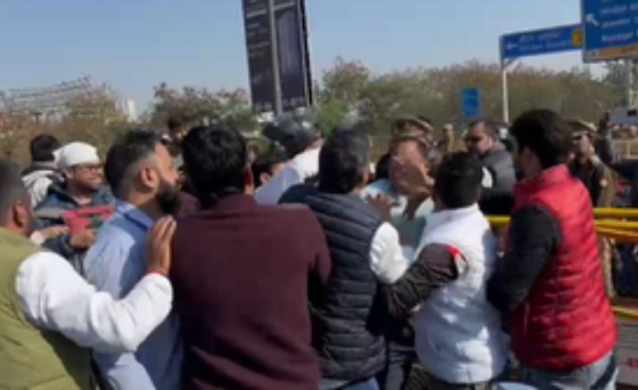 जाम से परेशान लोगों ने लगाए राहुल मुर्दाबाद के नारे, समर्थकों ने पीटा 