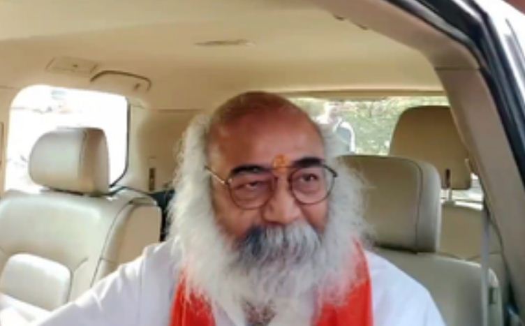 राहुल गांधी को समय निकालकर बांग्लादेश भी जाना चाहिए, संभल में पूरी तरह से शांति है: आचार्य प्रमोद कृष्णम 