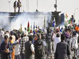शंभू बॉर्डर पर जत्थे को रोके जाने के बाद किसानों ने एक दिन के लिए मार्च स्थगित किया
