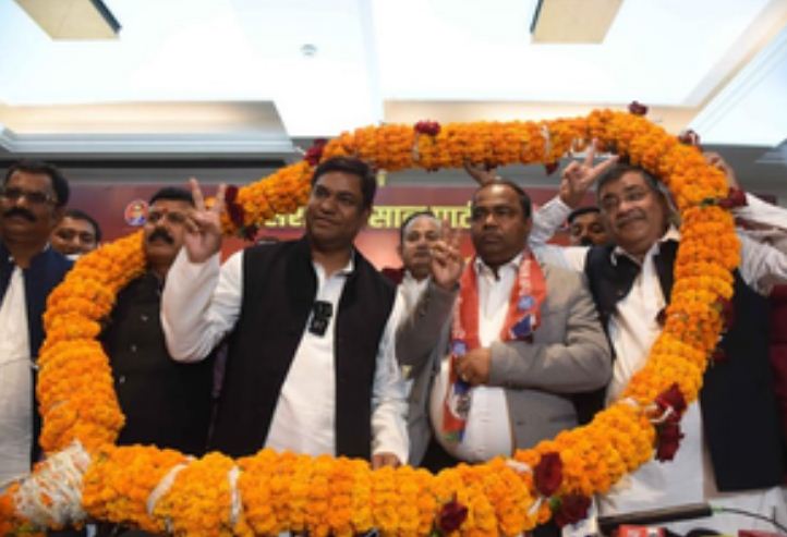 बिहार : समाजसेवी और व्यवसायी संजीव मिश्रा ने थामा वीआईपी का दामन, मुकेश सहनी ने दिलाई पार्टी की सदस्यता 