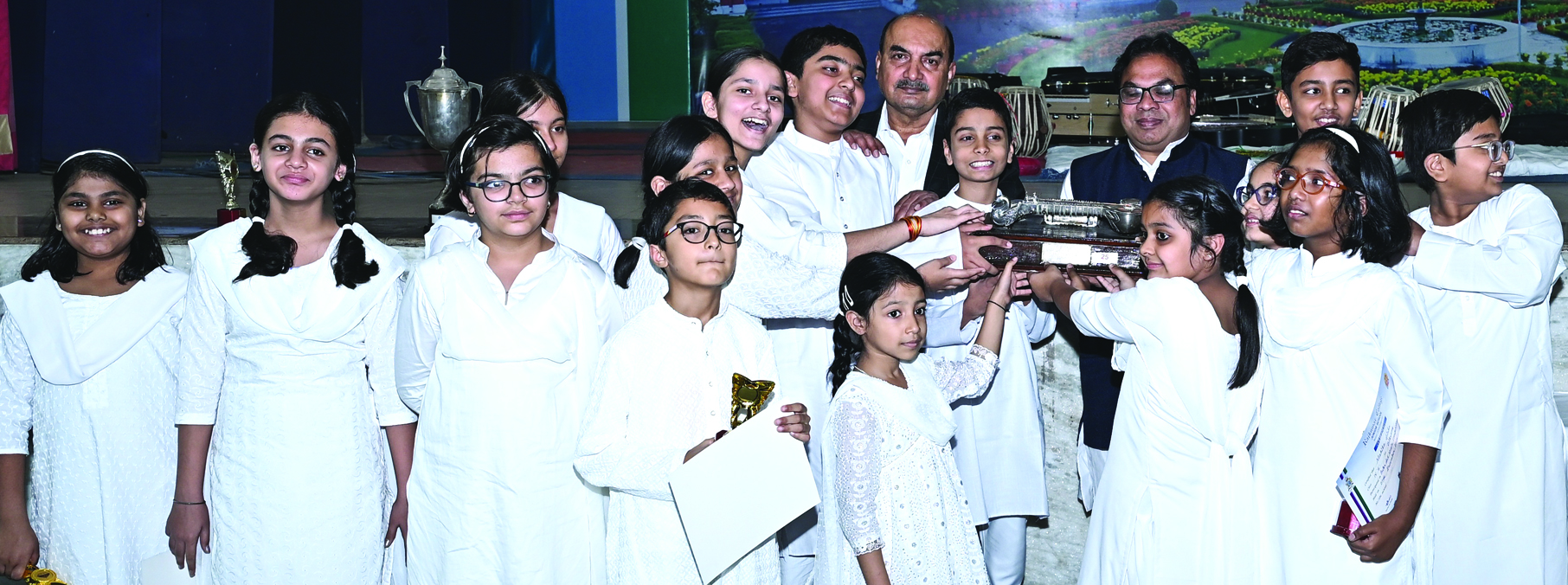 अंतर्दलीय संगीत प्रतियोगिता में तालियों से गूंजा राजकुमार कॉलेज सभागार, श्रोता हुए मंत्रमुग्ध अंतर्दलीय संगीत प्रतियोगिता में तालियों से गूंजा राजकुमार कॉलेज सभागार, श्रोता हुए मंत्रमुग्ध